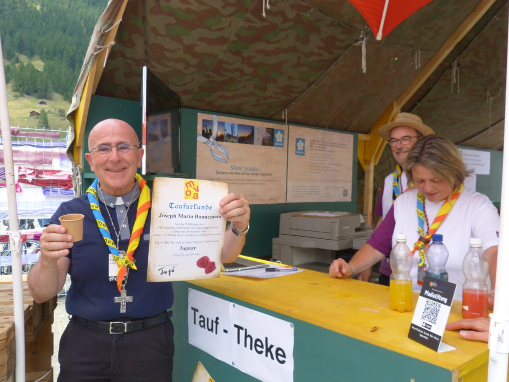 Visite de Mgr Bonnemain au Camp scout