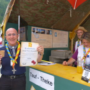 Visite de Mgr Bonnemain au Camp scout